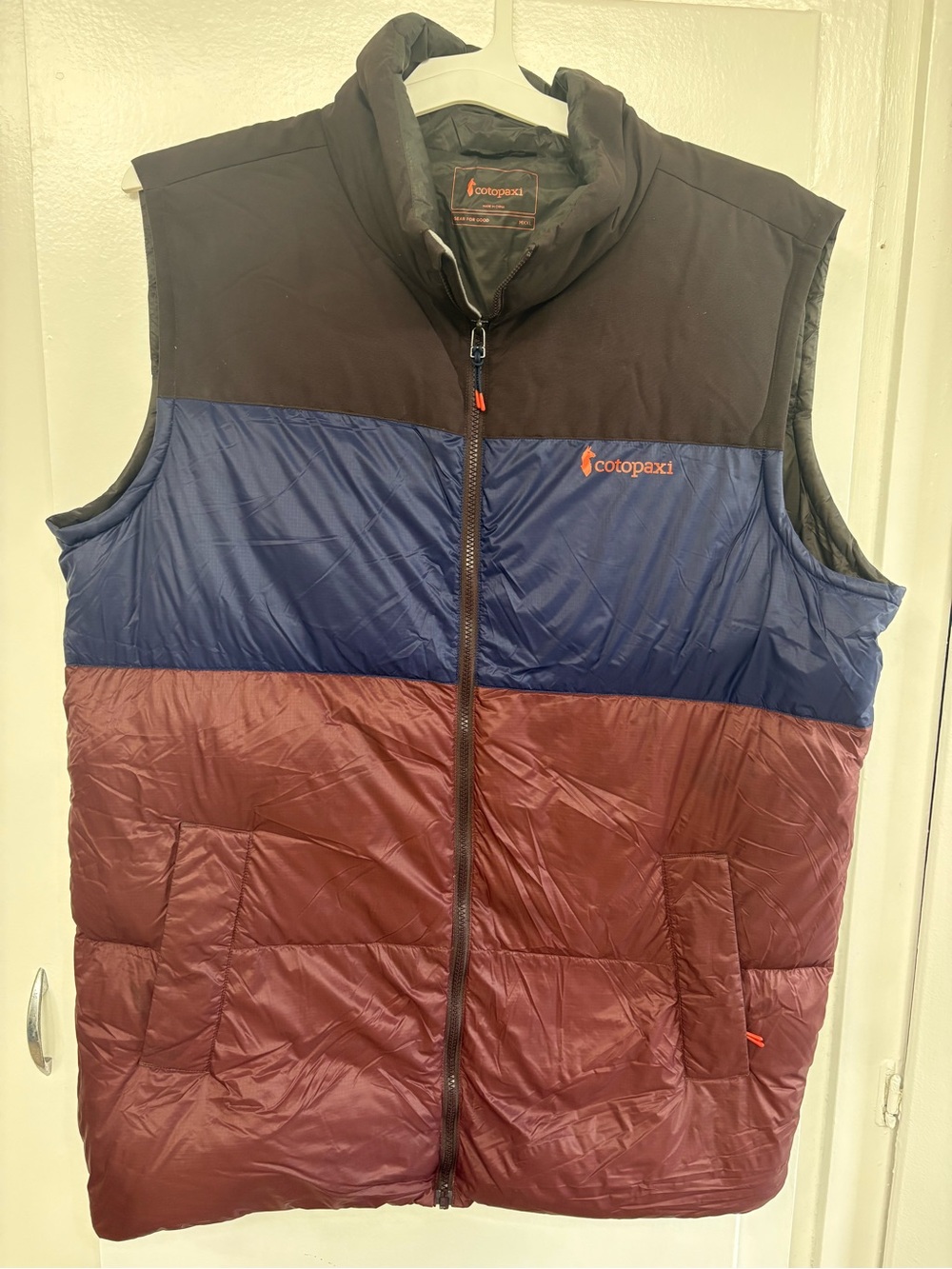 cotopaxi Men's Colorblock Quilted Vest - Black/Navy/Burgundy